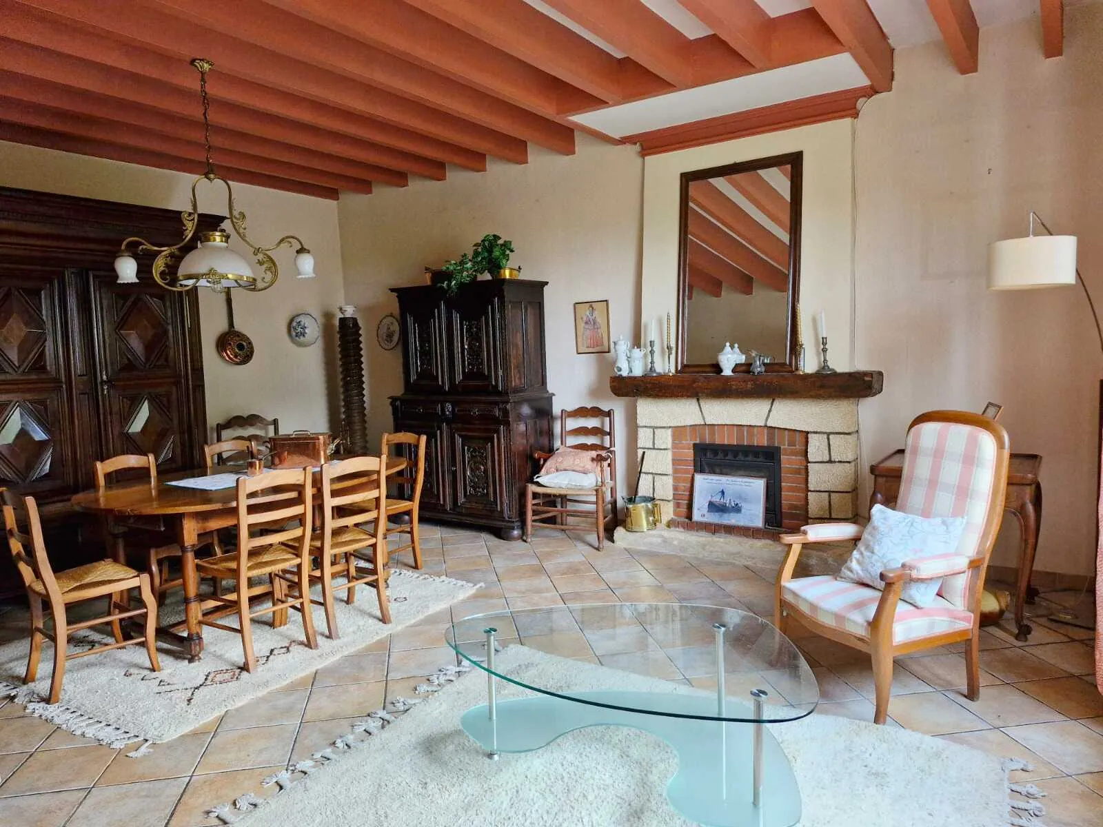 Maison de village authentique avec piscine et terrain constructible à Lamothe-Montravel 