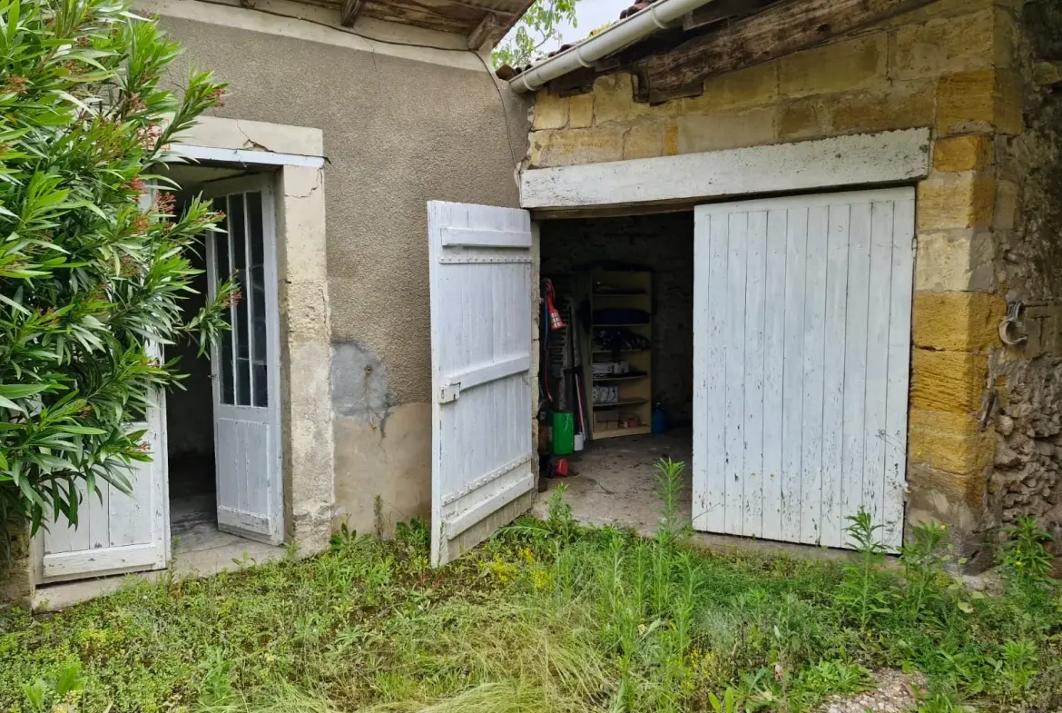 Maison de village authentique avec piscine et terrain constructible à Lamothe-Montravel 