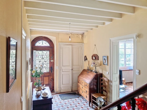 Maison de village authentique avec piscine et terrain constructible à Lamothe-Montravel 