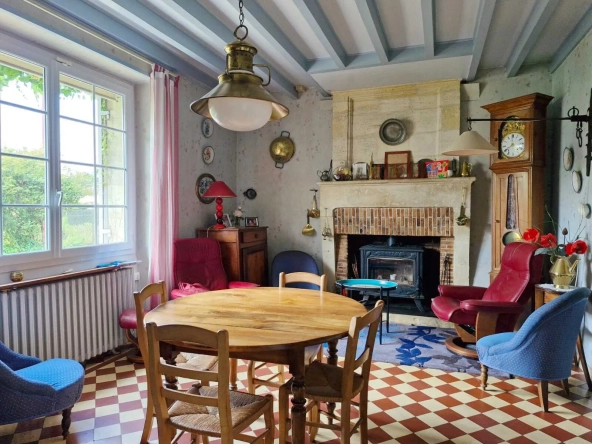 Maison de village authentique avec piscine et terrain constructible à Lamothe-Montravel 