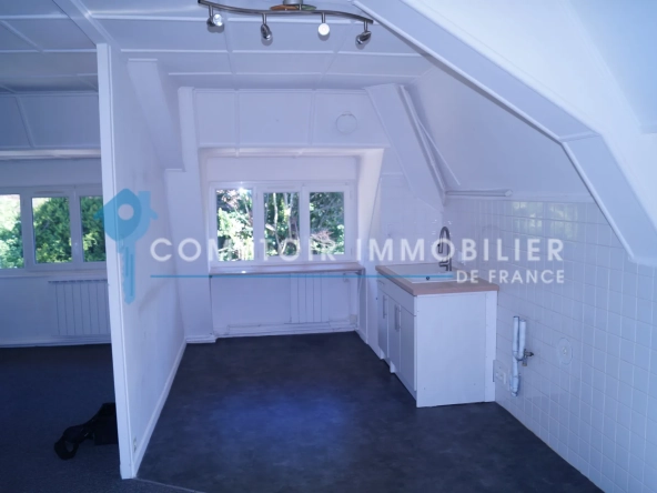 Bel appartement T3 lumineux à Oyeu, 83m² avec parking et cave