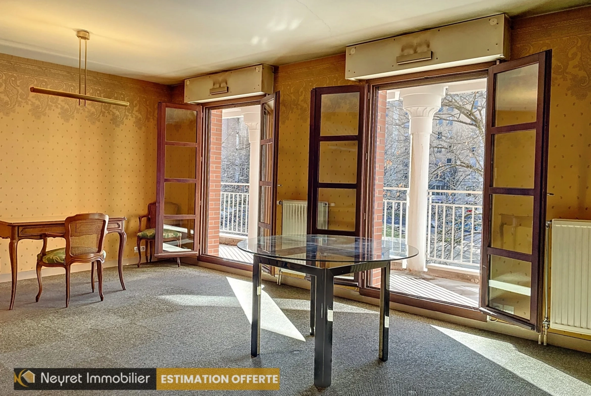 Ensemble de 3 appartements à Saint-Étienne Centre avec garages et jardin à rénover 