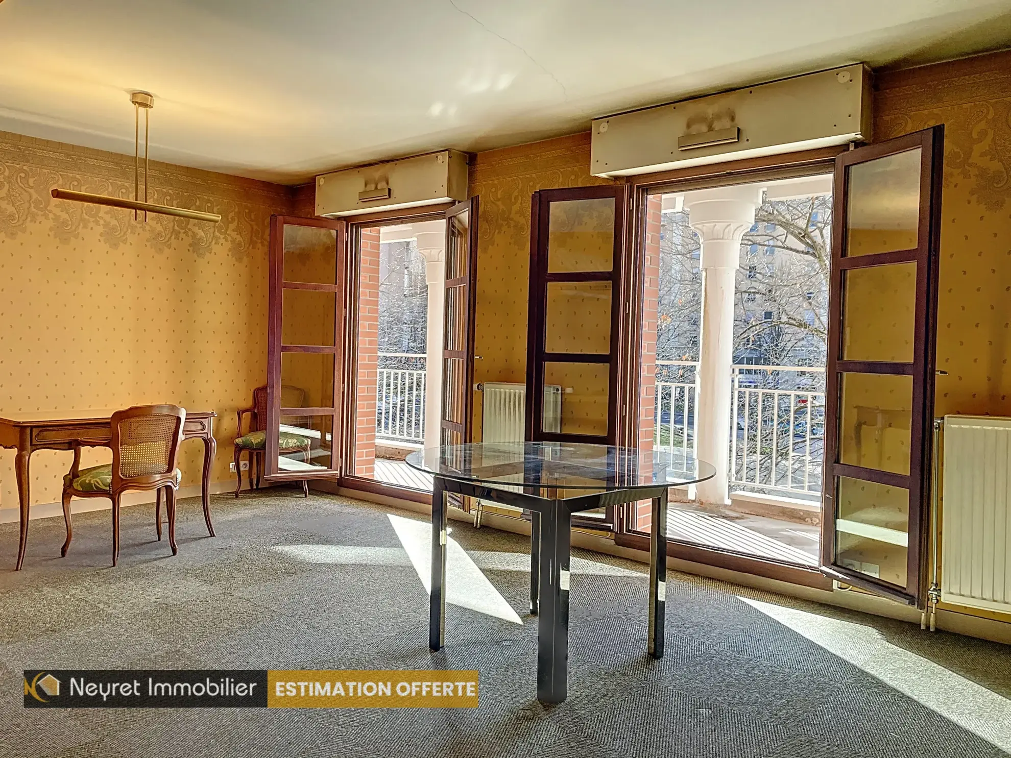 Ensemble de 3 appartements à Saint-Étienne Centre avec garages et jardin à rénover 