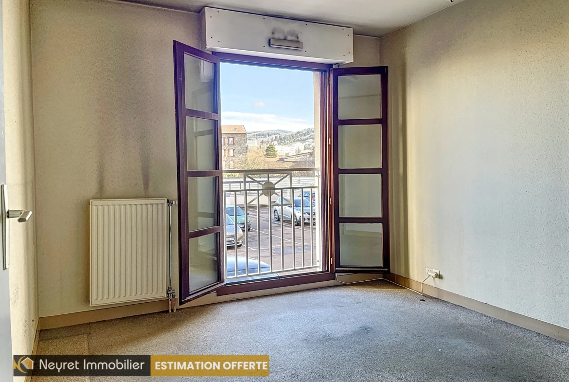Ensemble de 3 appartements à Saint-Étienne Centre avec garages et jardin à rénover 