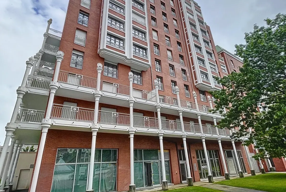 Ensemble de 3 appartements à Saint-Étienne Centre avec garages et jardin à rénover 