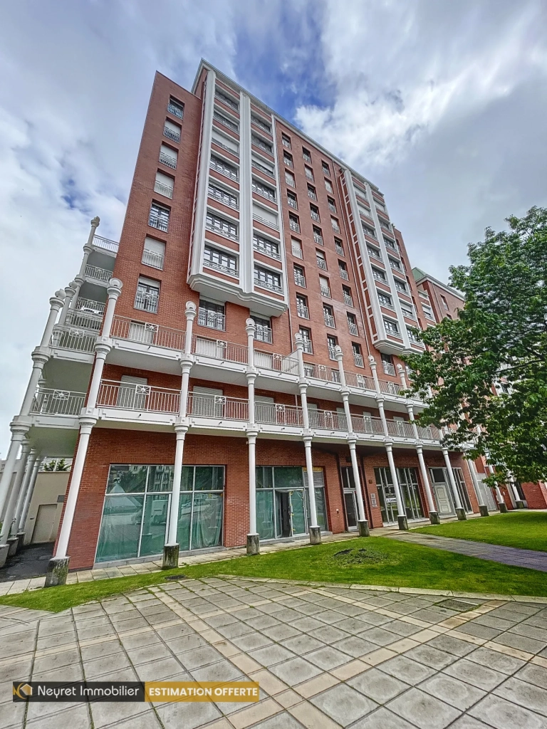 Ensemble de 3 appartements à Saint-Étienne Centre avec garages et jardin à rénover