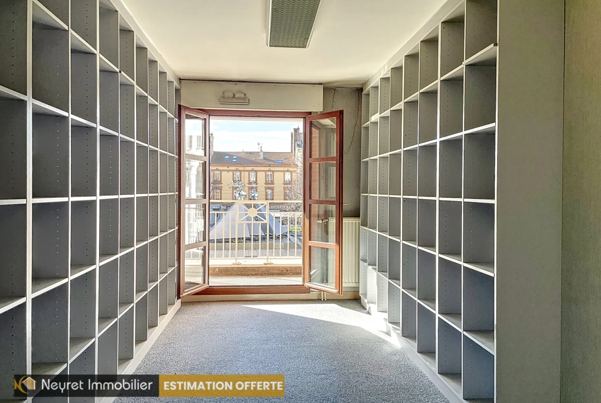 Ensemble de 3 appartements à Saint-Étienne Centre avec garages et jardin à rénover 
