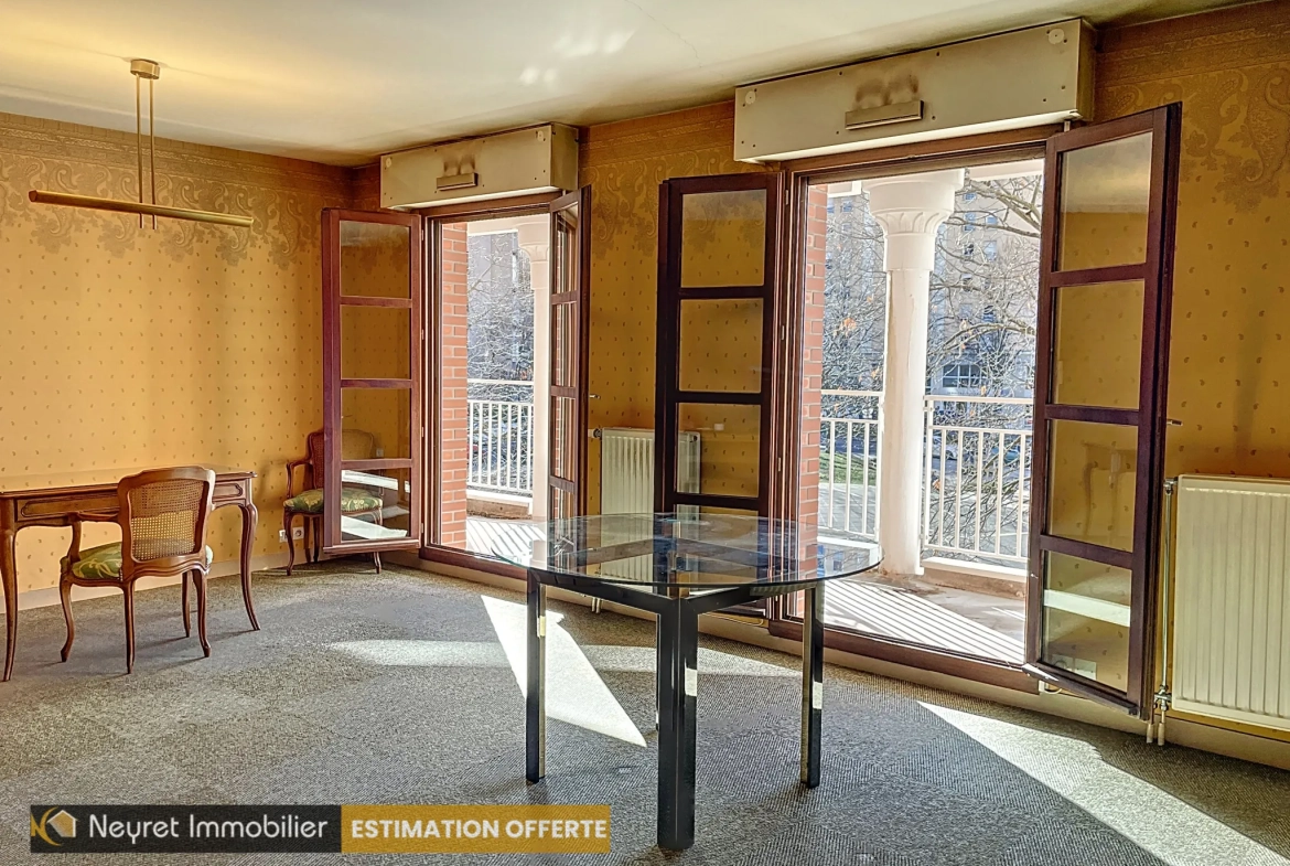 Ensemble de 3 appartements à Saint-Étienne Centre avec garages et jardin à rénover 