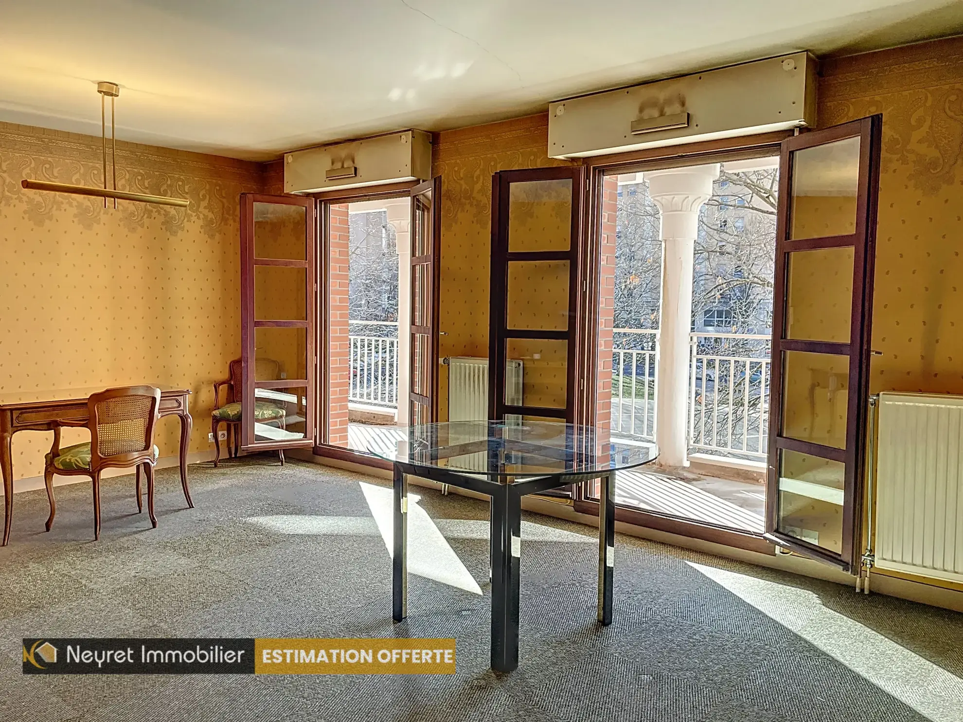 Ensemble de 3 appartements à Saint-Étienne Centre avec garages et jardin à rénover 