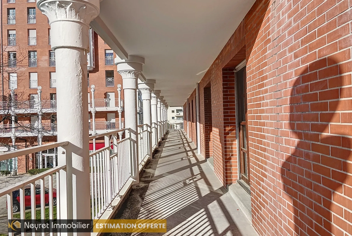 Ensemble de 3 appartements à Saint-Étienne Centre avec garages et jardin à rénover 
