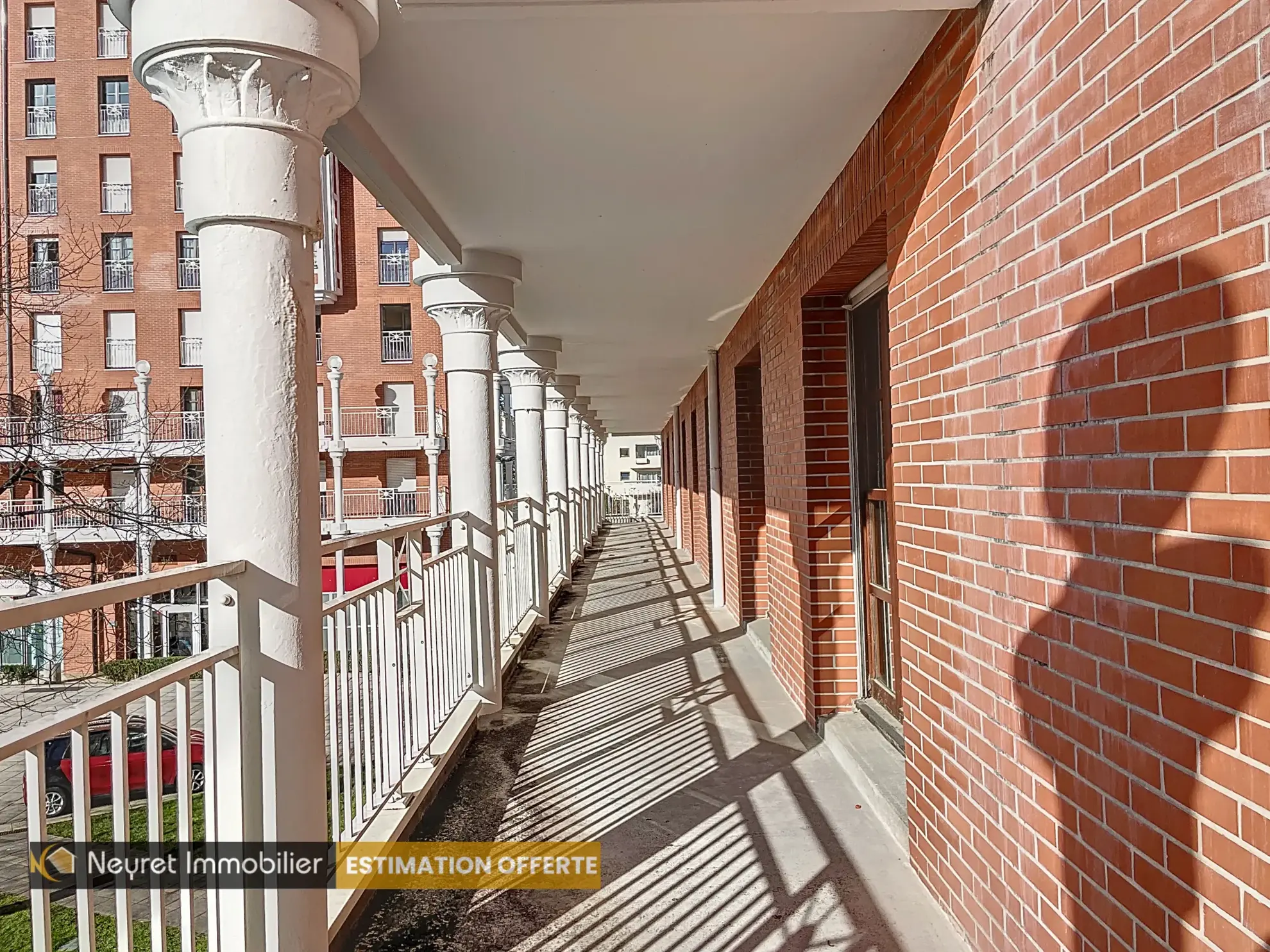 Ensemble de 3 appartements à Saint-Étienne Centre avec garages et jardin à rénover 