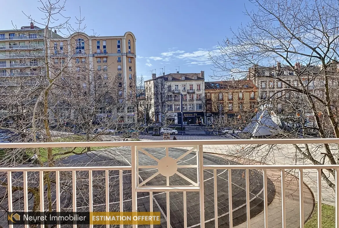 Ensemble de 3 appartements à Saint-Étienne Centre avec garages et jardin à rénover 