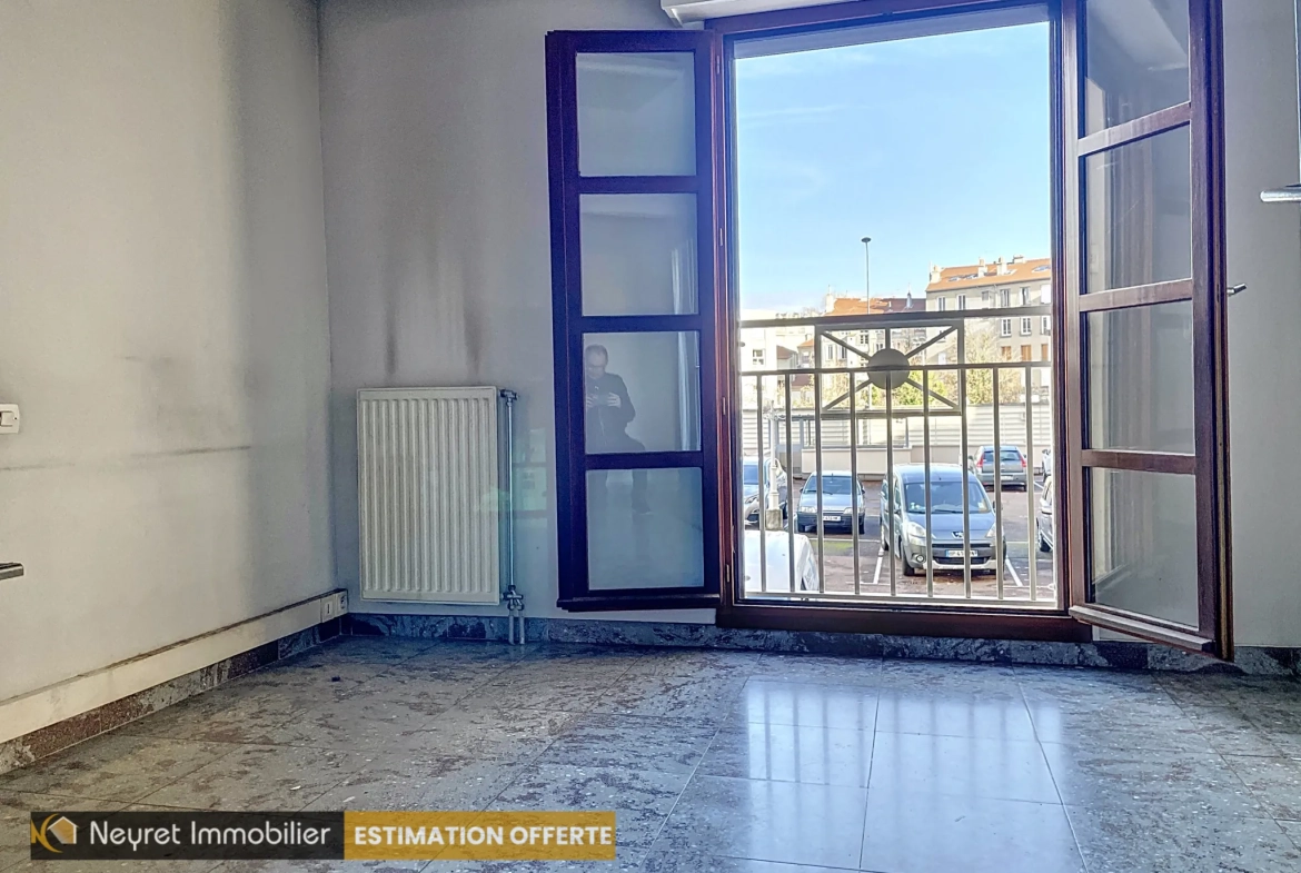 Ensemble de 3 appartements à Saint-Étienne Centre avec garages et jardin à rénover 