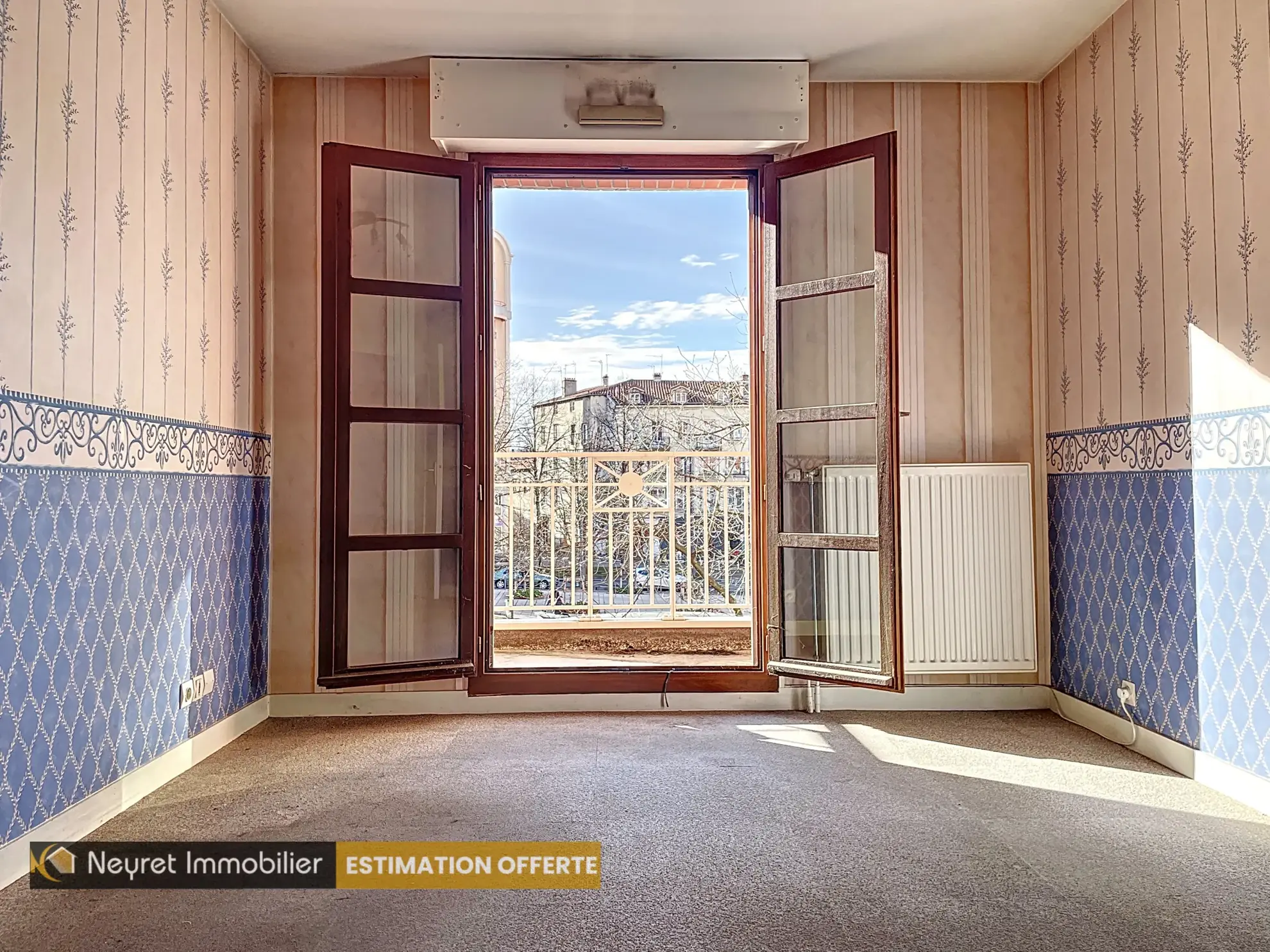 Ensemble de 3 appartements à Saint-Étienne Centre avec garages et jardin à rénover 