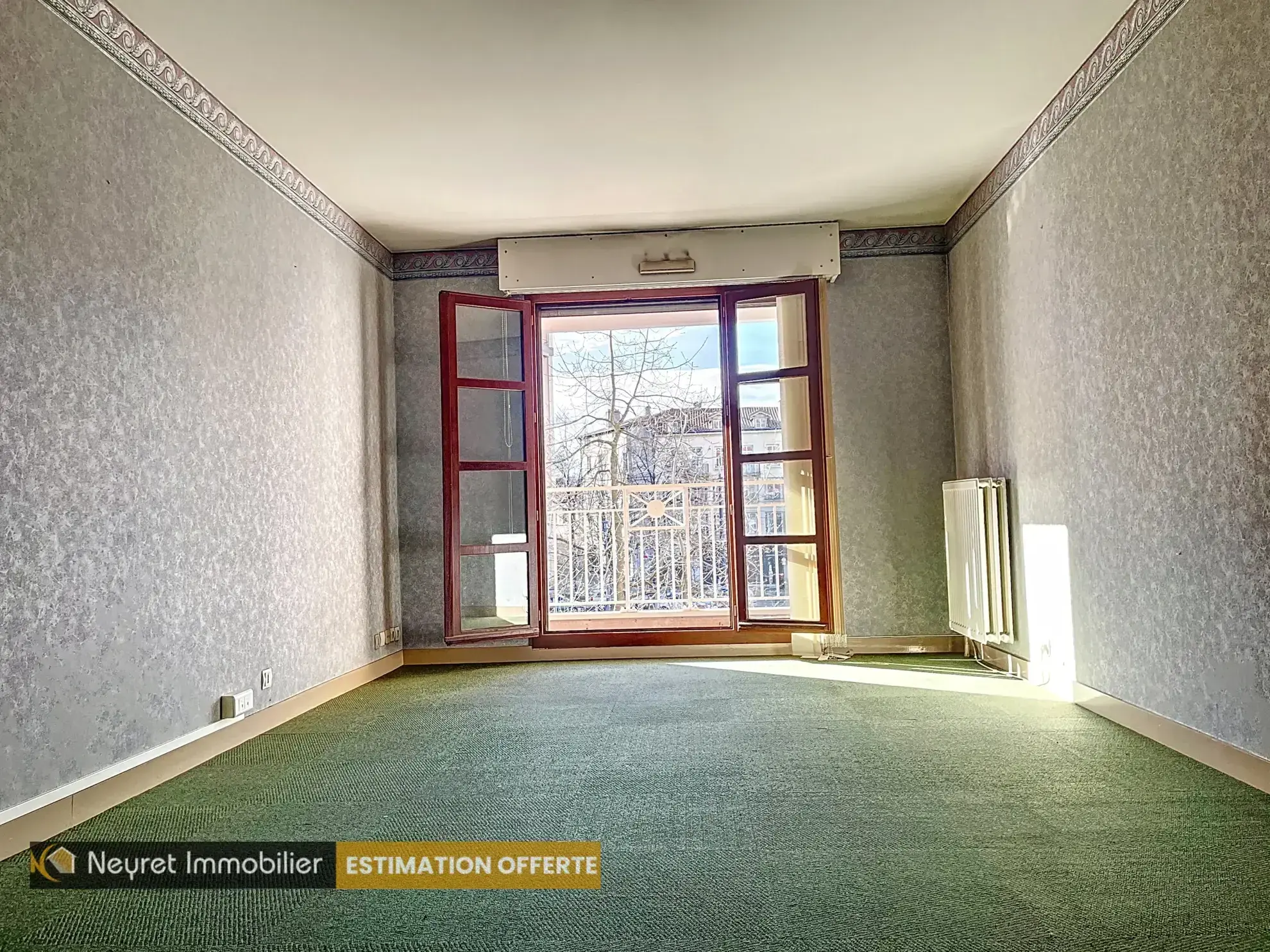 Ensemble de 3 appartements à Saint-Étienne Centre avec garages et jardin à rénover 