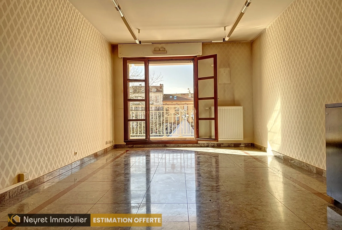Ensemble de 3 appartements à Saint-Étienne Centre avec garages et jardin à rénover 