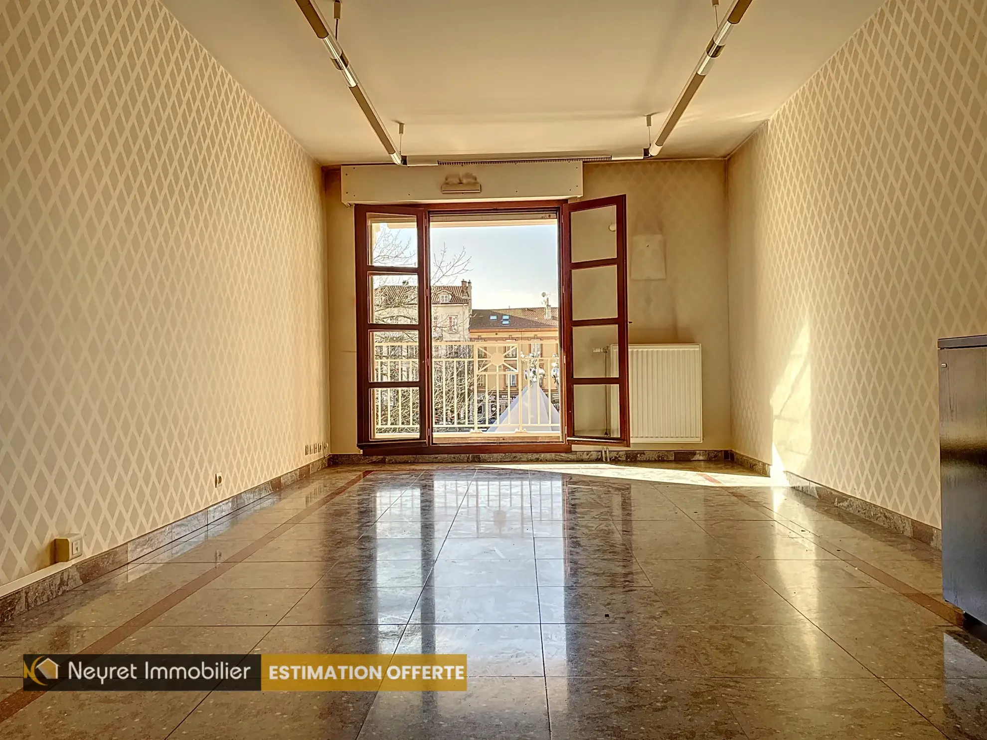 Ensemble de 3 appartements à Saint-Étienne Centre avec garages et jardin à rénover 
