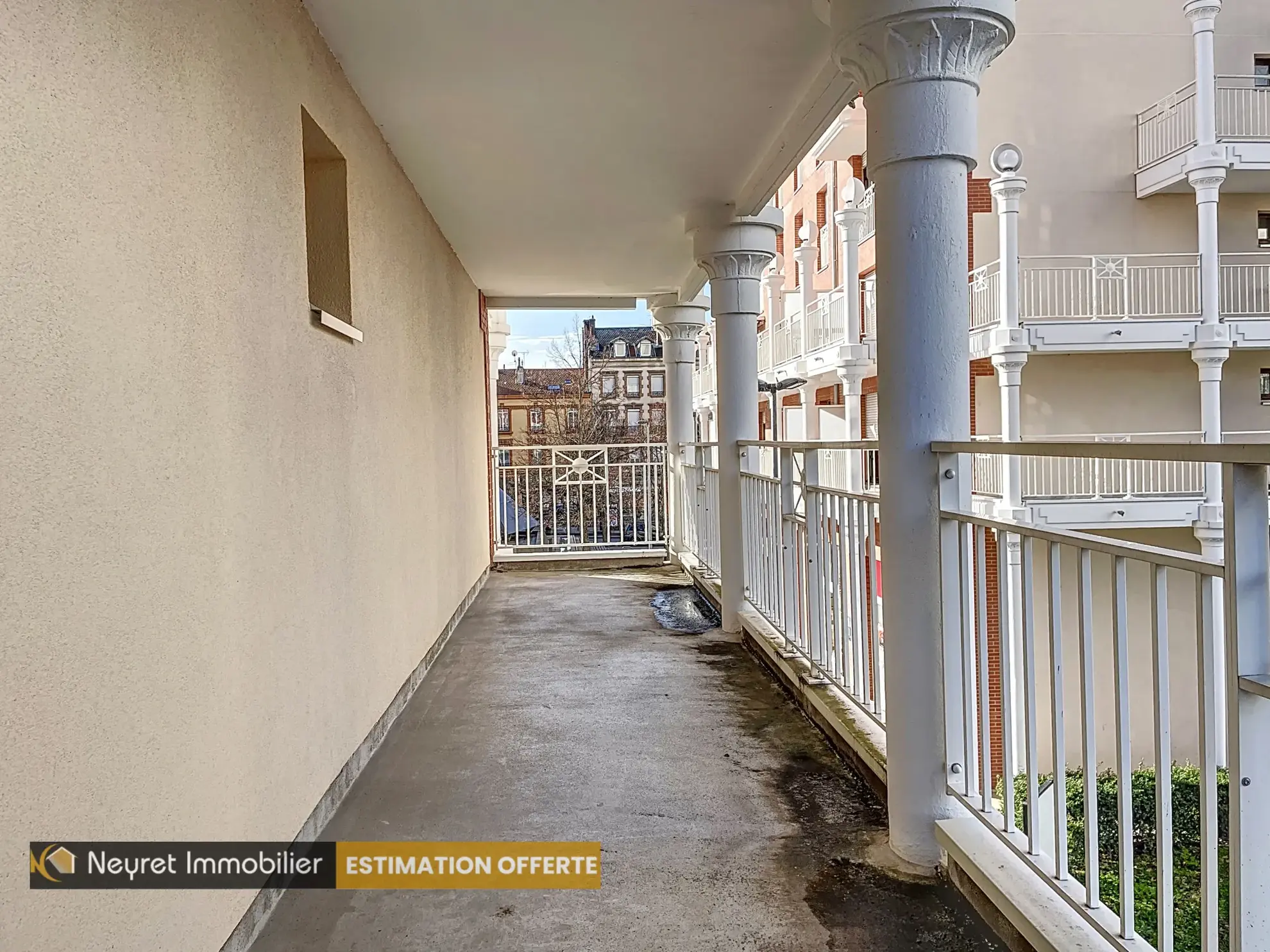 Ensemble de 3 appartements à Saint-Étienne Centre avec garages et jardin à rénover 