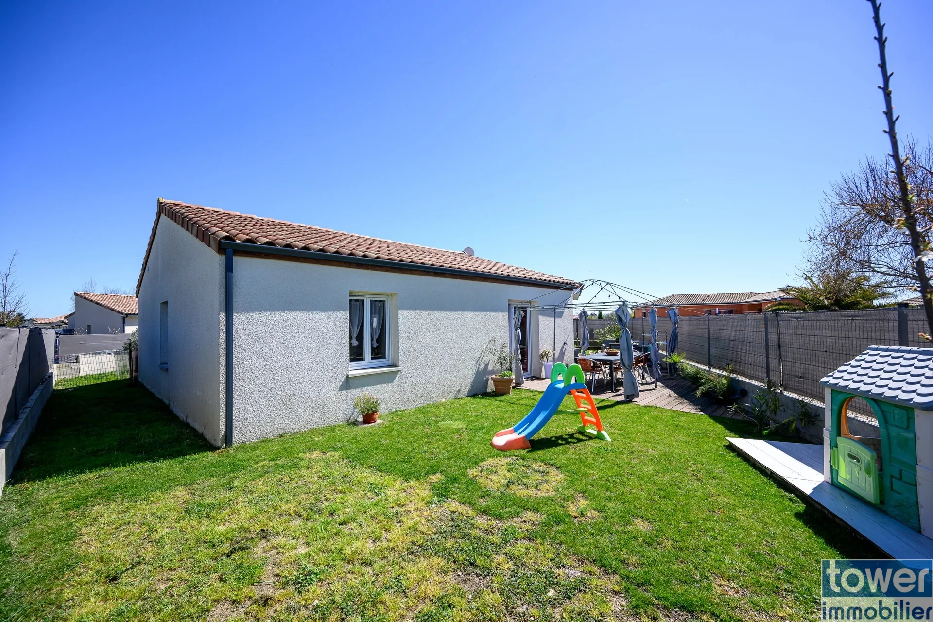 Maison récente avec 4 chambres et terrasse à Lavernose-Lacasse 