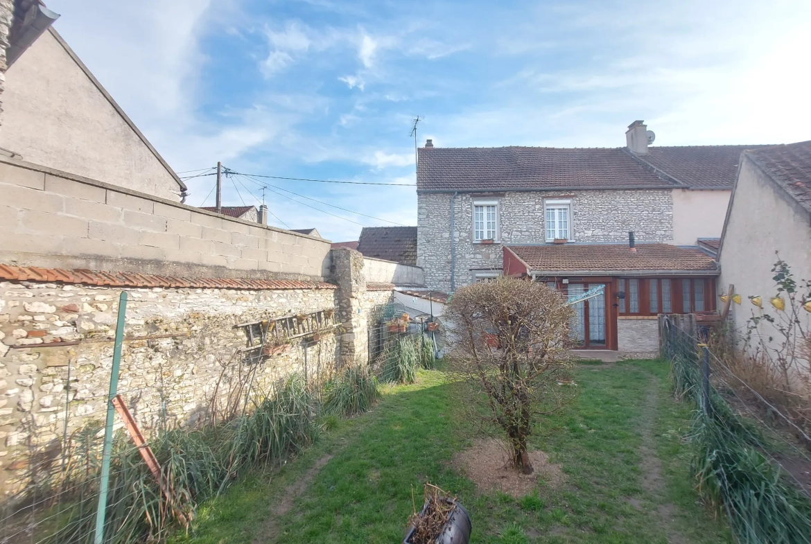 Maison de 122 m² avec jardin et garage à Guernes 