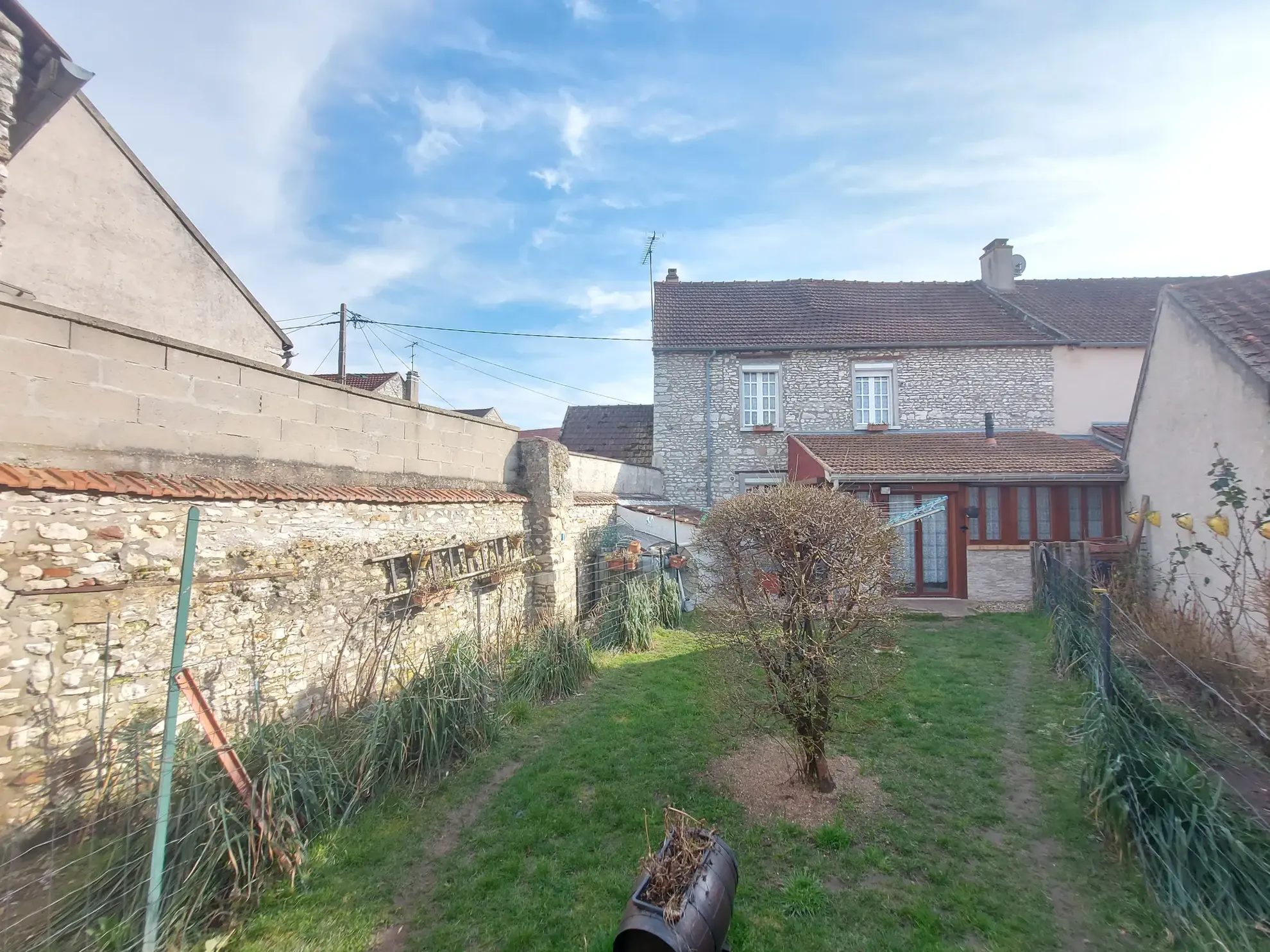 Maison de 122 m² avec jardin et garage à Guernes 