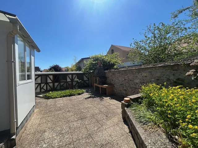 À vendre maison individuelle de 90 m² à Montlhéry avec sous-sol et terrasse 
