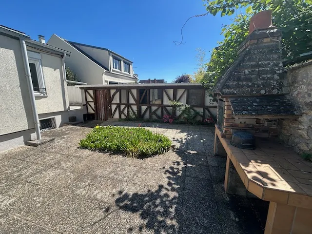 À vendre maison individuelle de 90 m² à Montlhéry avec sous-sol et terrasse 