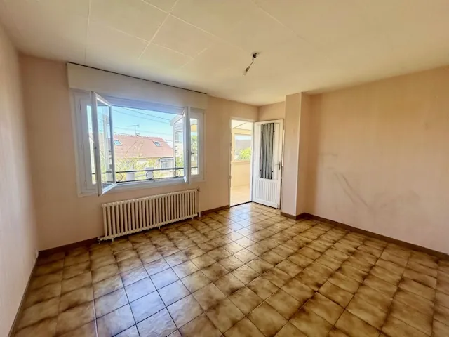 À vendre maison individuelle de 90 m² à Montlhéry avec sous-sol et terrasse 