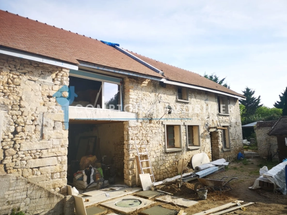 Corps de ferme à rénover avec grand terrain proche La Ferté-Alais