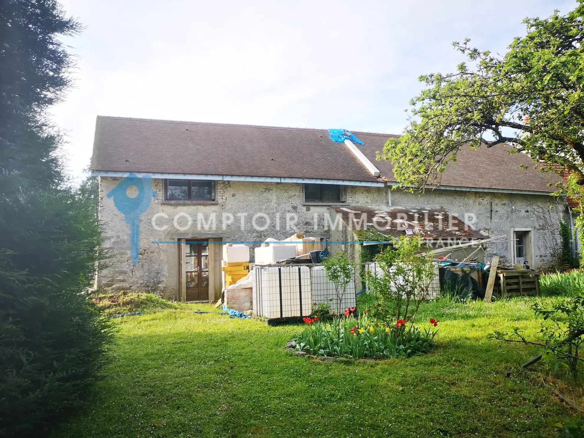 Corps de ferme à rénover avec grand terrain proche La Ferté-Alais 