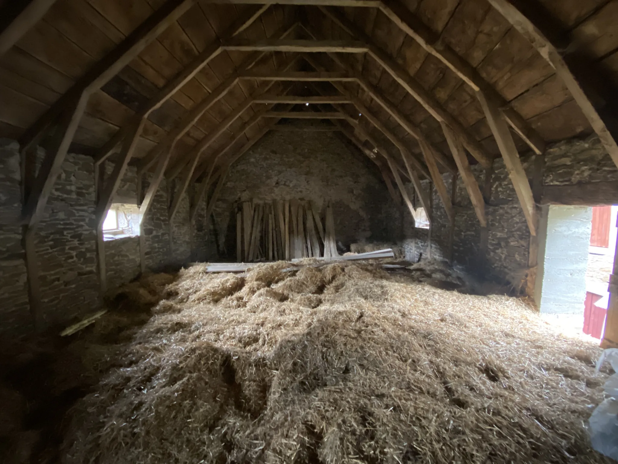 Grand ensemble immobilier en pierre avec terrain constructible à Ségur, Aveyron 