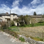 Grand ensemble immobilier en pierre avec terrain constructible à Ségur, Aveyron