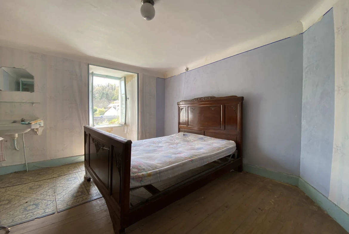 Grand ensemble immobilier en pierre avec terrain constructible à Ségur, Aveyron 