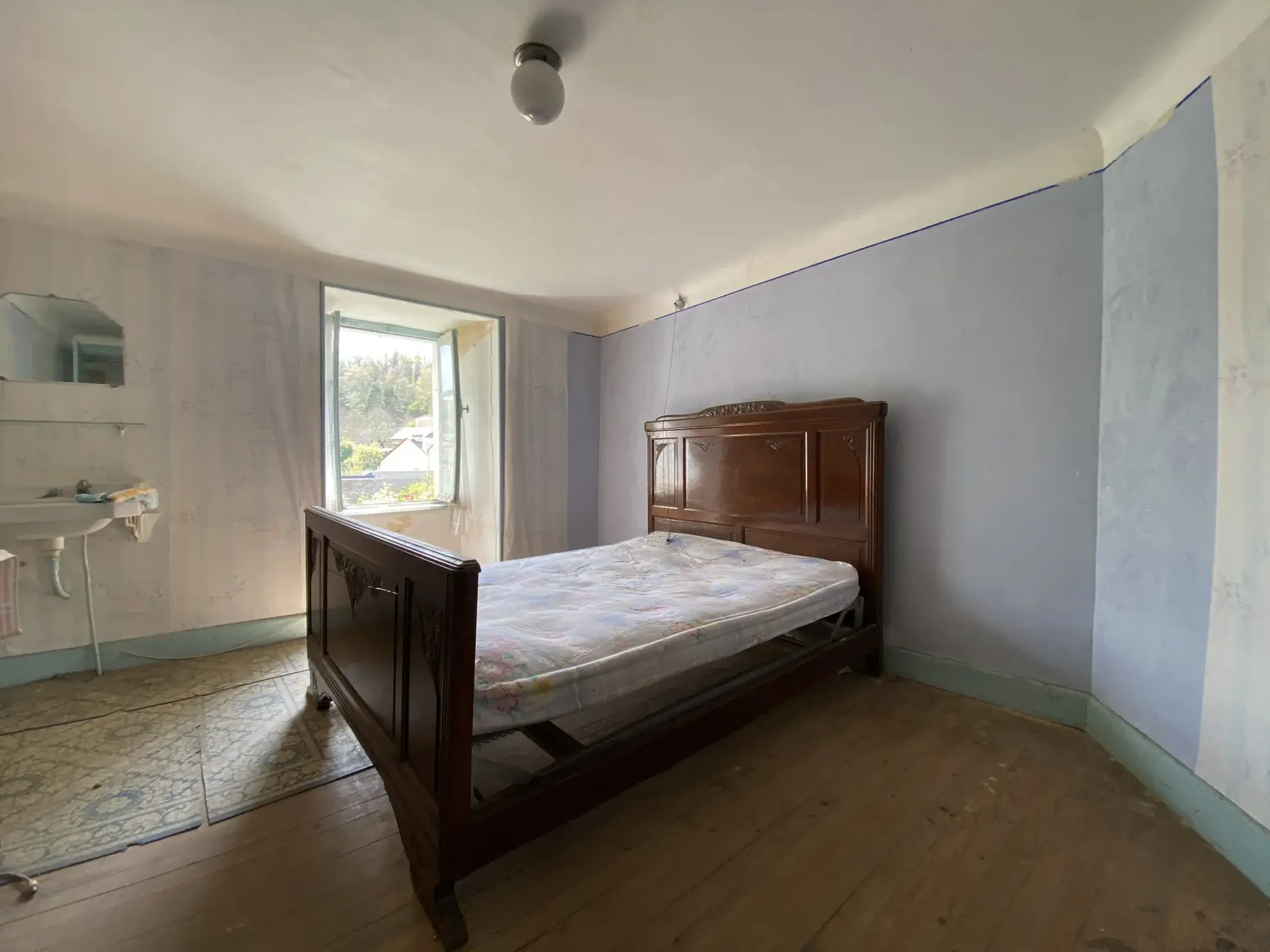 Grand ensemble immobilier en pierre avec terrain constructible à Ségur, Aveyron 