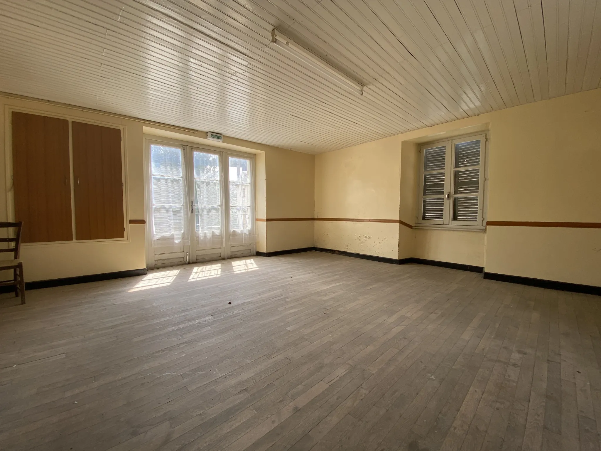 Grand ensemble immobilier en pierre avec terrain constructible à Ségur, Aveyron 