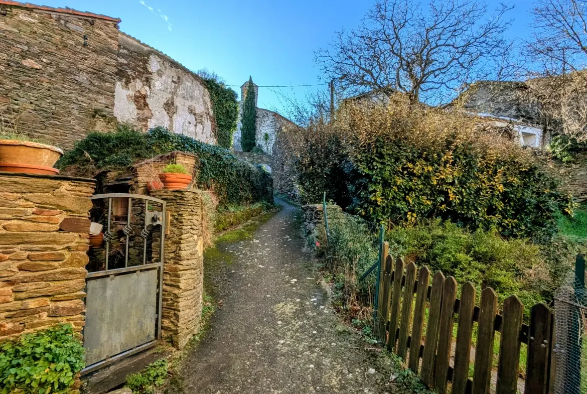 Charmante maison de village à Villecelle proche de Lamalou-les-Bains 