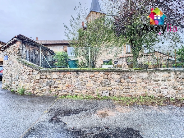 Maison de village rénovée avec terrain à Neulise - Secteur calme 