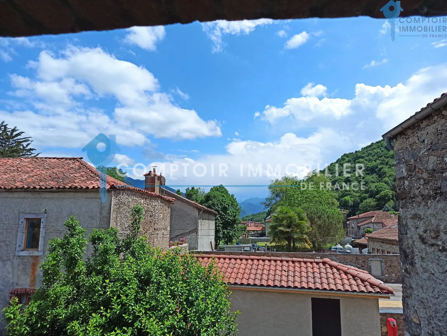 Maison en pierre de 130 m² avec grange et garage à Bertren - Vue dégagée 
