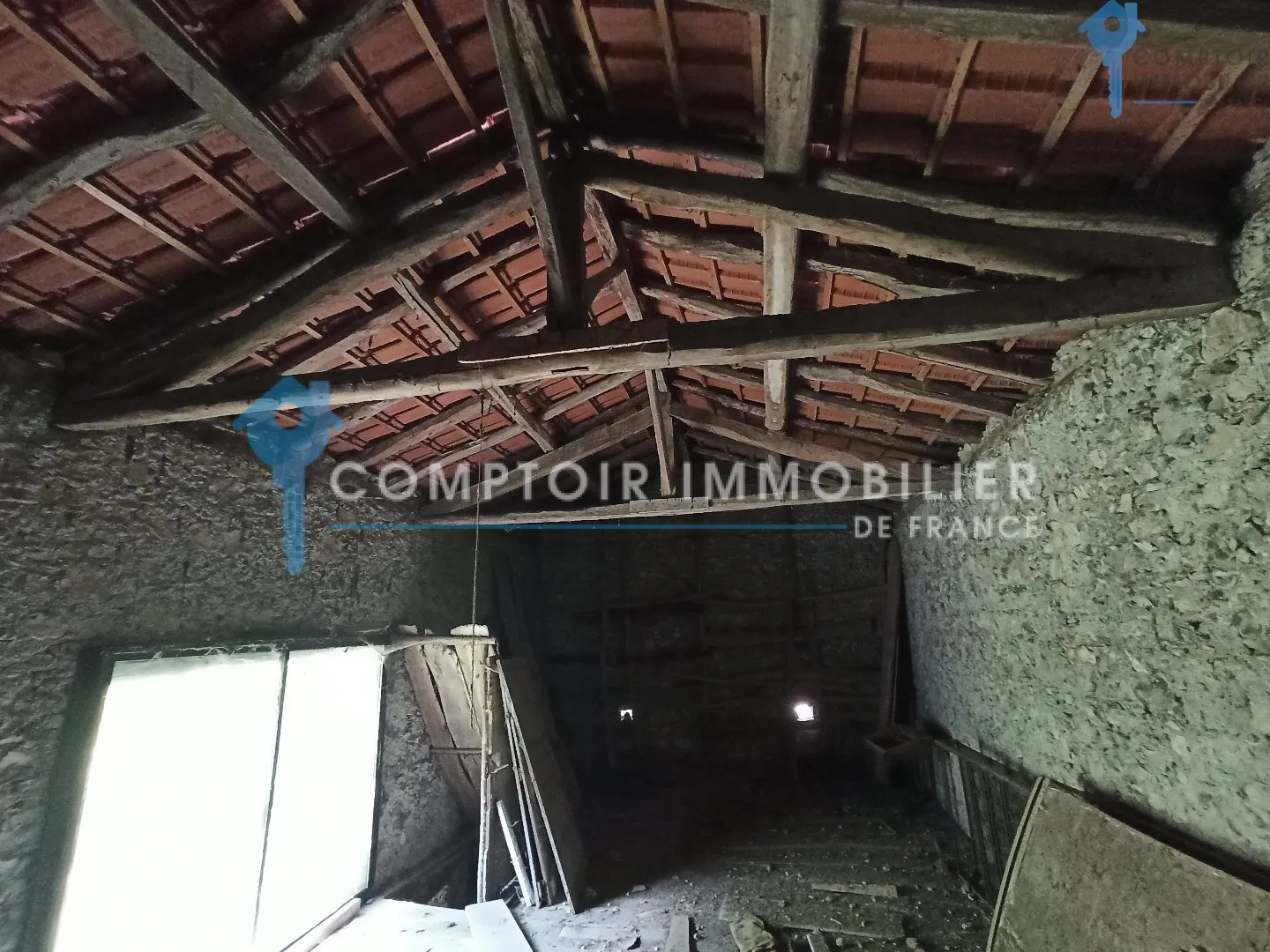 Maison en pierre de 130 m² avec grange et garage à Bertren - Vue dégagée 