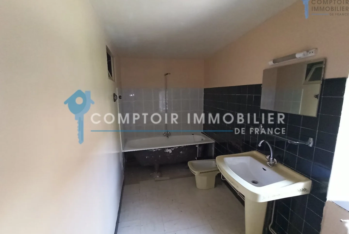 Maison en pierre de 130 m² avec grange et garage à Bertren - Vue dégagée 