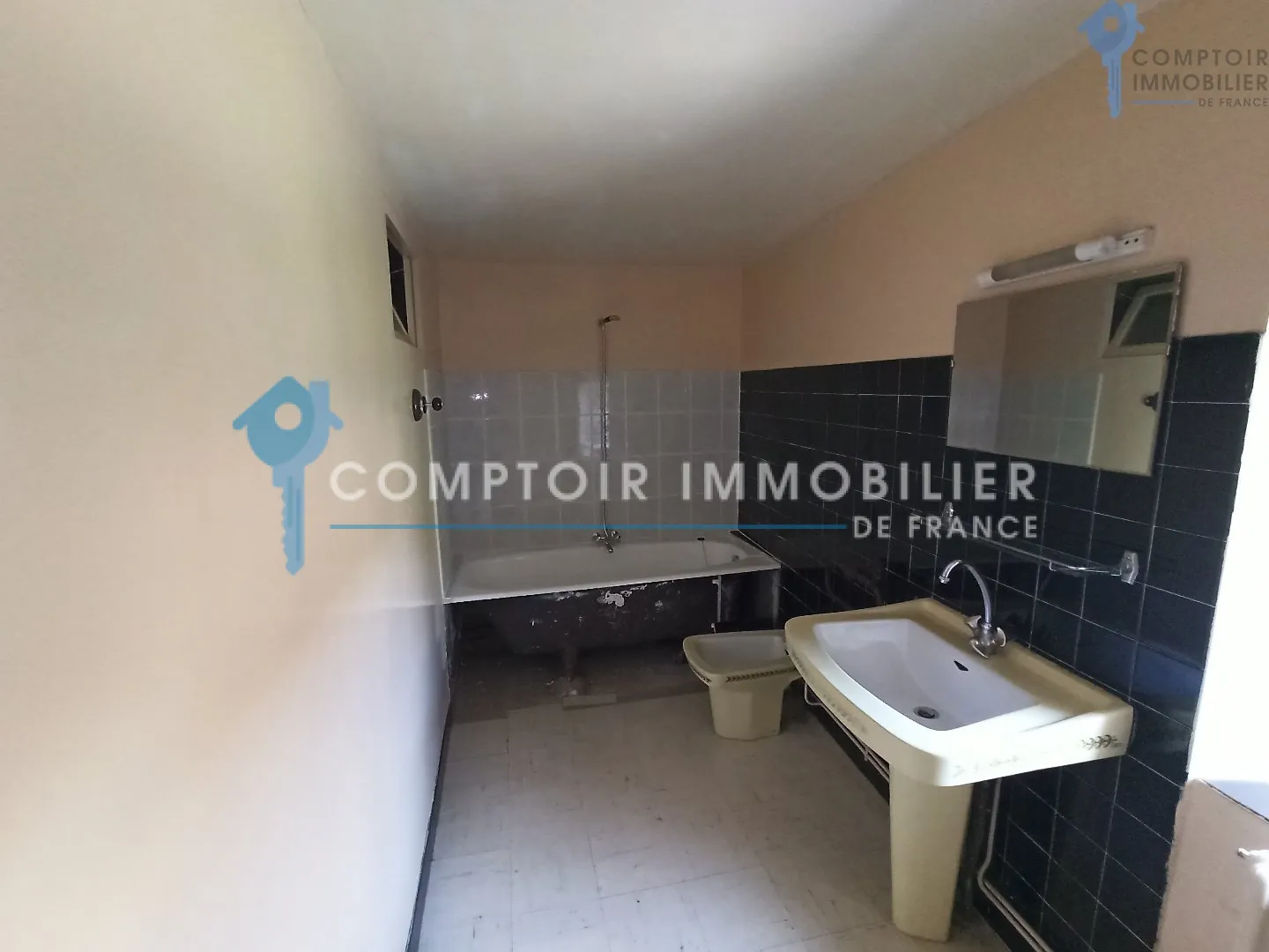 Maison en pierre de 130 m² avec grange et garage à Bertren - Vue dégagée 