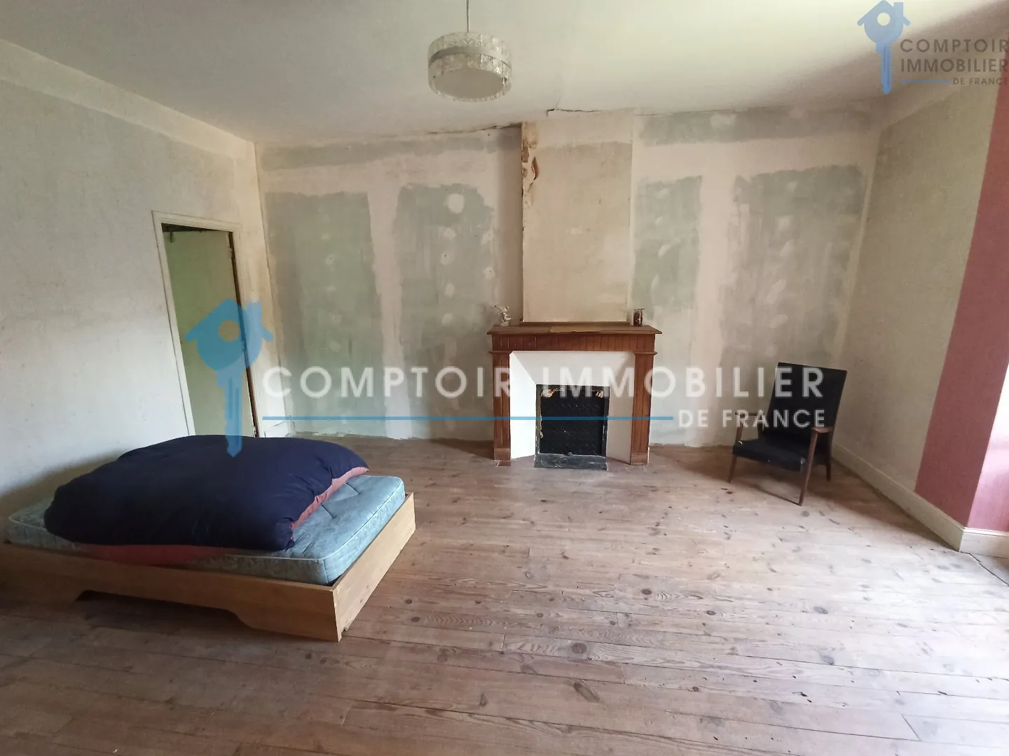 Maison en pierre de 130 m² avec grange et garage à Bertren - Vue dégagée 