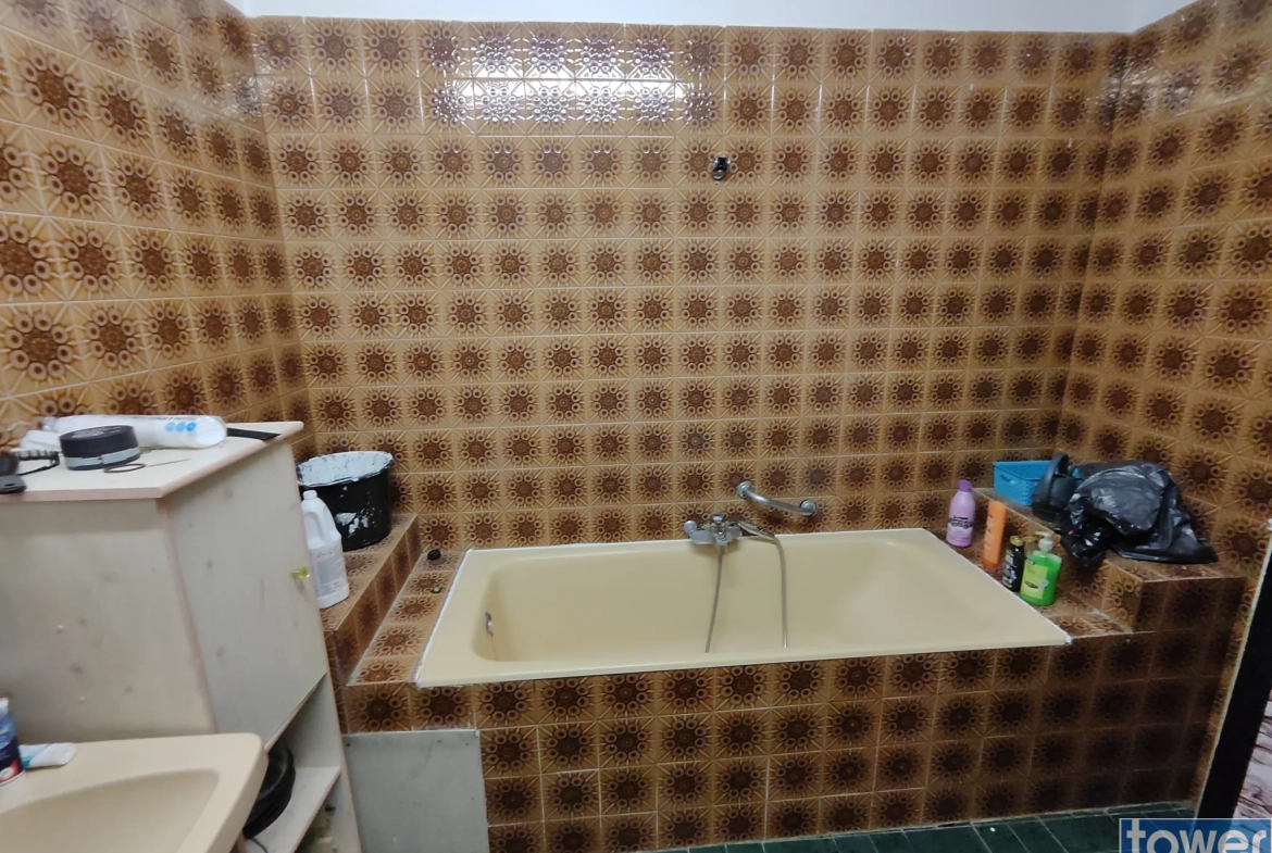 Maison de village à Sigean, 3 chambres, 100 m² avec climatisation 