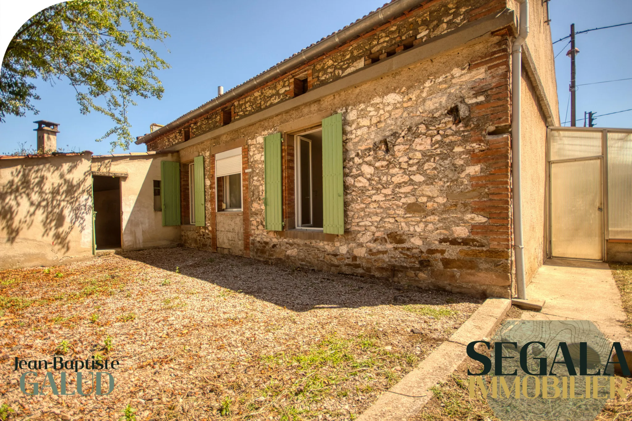 Maison de plain-pied à vendre à Blaye-Les-Mines avec jardin et garage 