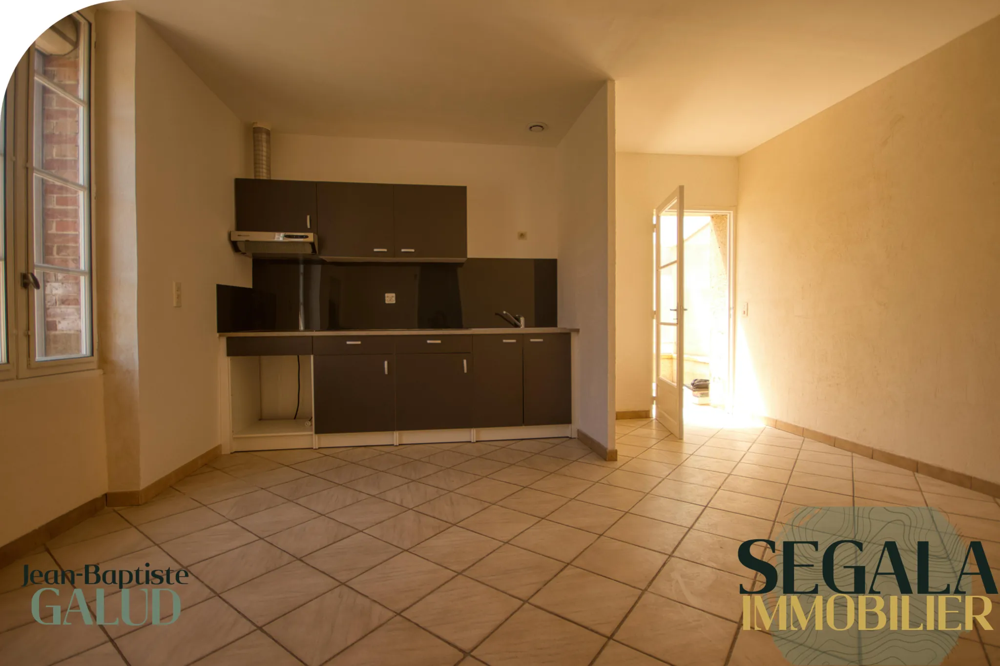 Maison de plain-pied à vendre à Blaye-Les-Mines avec jardin et garage 