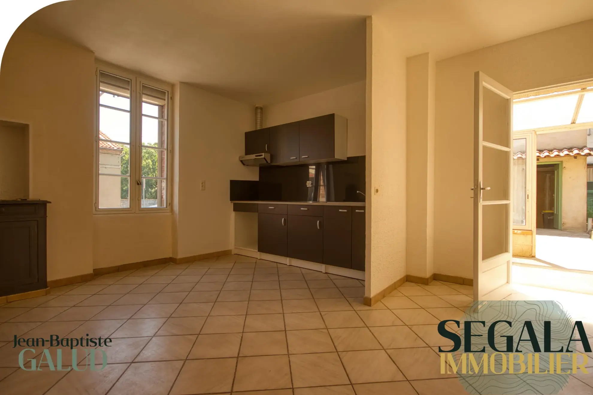 Maison de plain-pied à vendre à Blaye-Les-Mines avec jardin et garage 