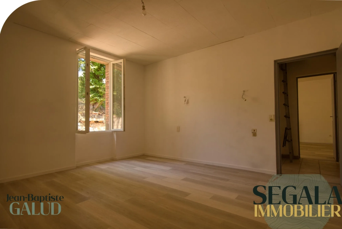Maison de plain-pied à vendre à Blaye-Les-Mines avec jardin et garage 