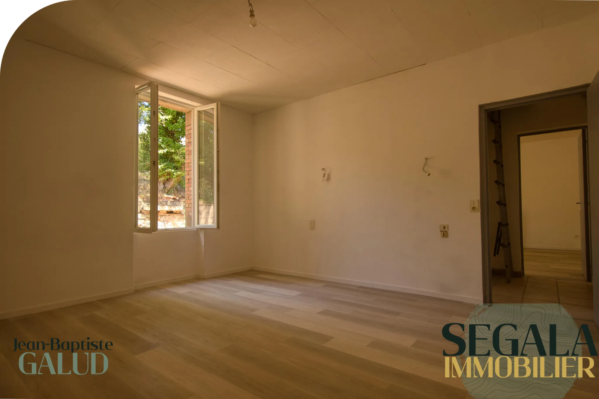 Maison de plain-pied à vendre à Blaye-Les-Mines avec jardin et garage 
