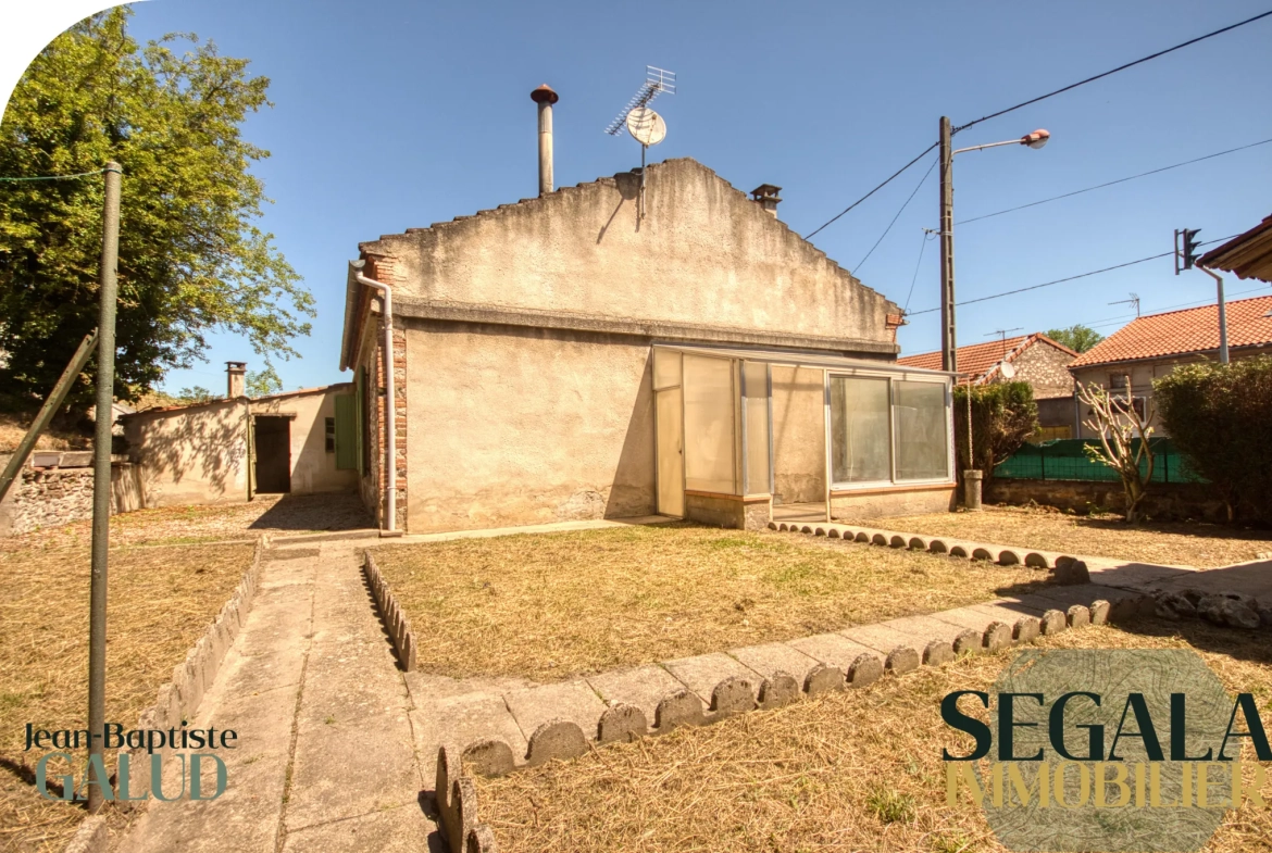 Maison de plain-pied à vendre à Blaye-Les-Mines avec jardin et garage 