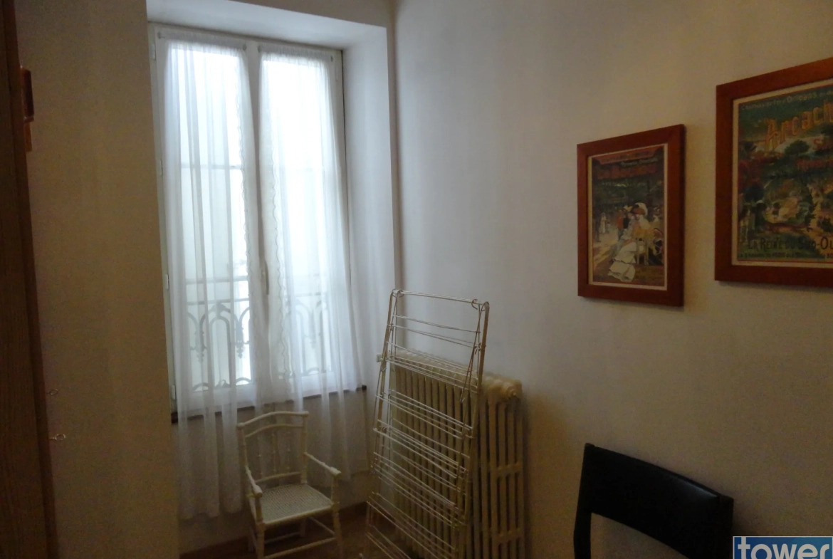 Grande maison à Saint Jean d'Angély avec 5 chambres et sous-sol de 45m² 